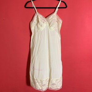 Original Packaging Stunning Vintage Pale Yellow Slip, Peignoir